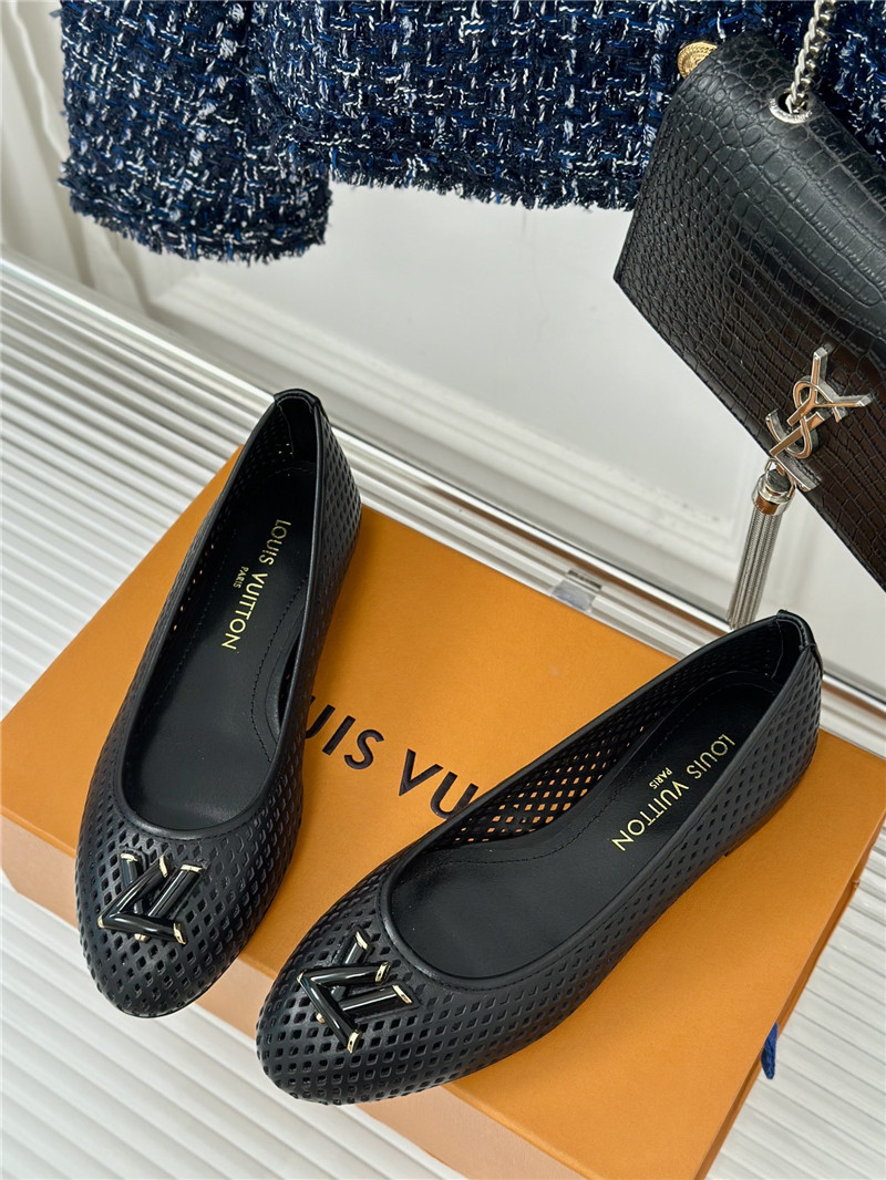 l0vis Vvtt0n shake flat ballerinas in black perforated lambskin