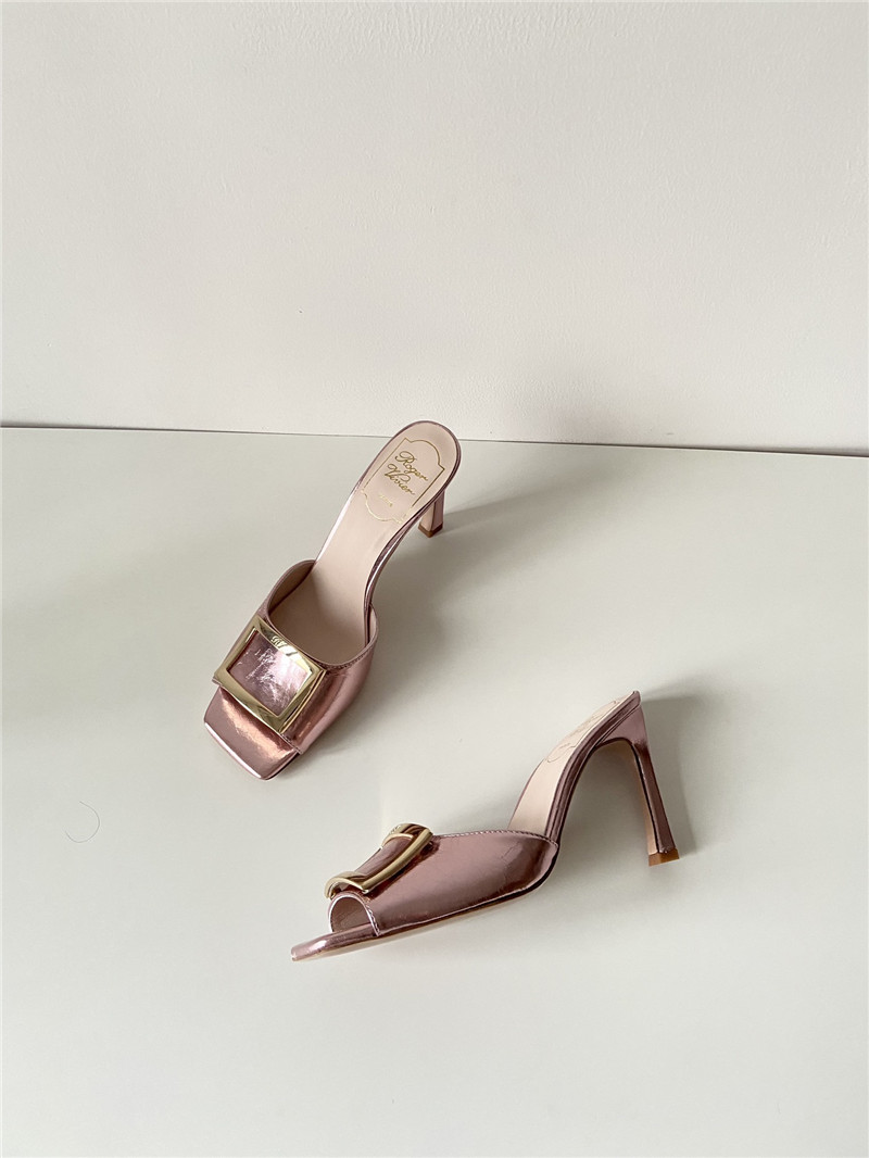 roger u1u1er trumpet mules in rose metallic leather
