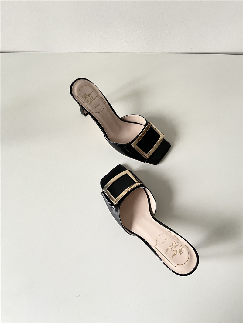 roger u1u1er trompette mules in black patent leather