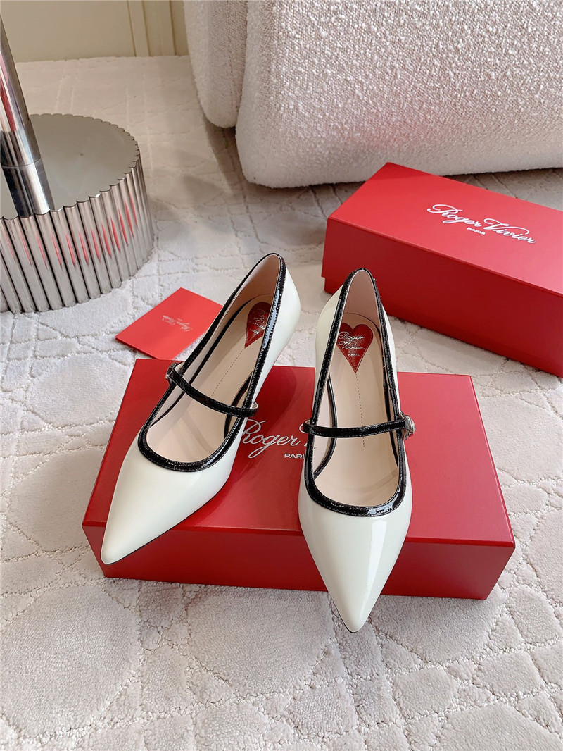 roger u1u1er virgule mary jane pumps off-white patent leather