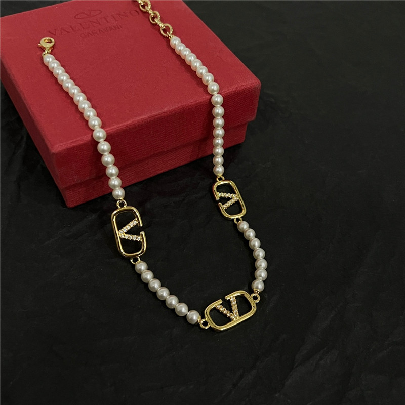 Va1e*ntin0 new necklace