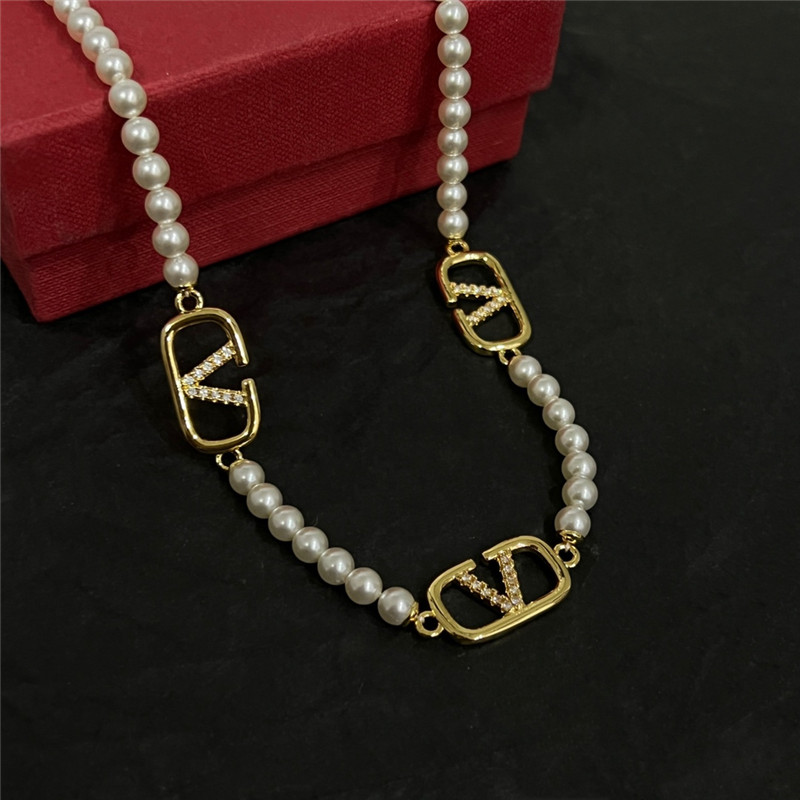 Va1e*ntin0 new necklace