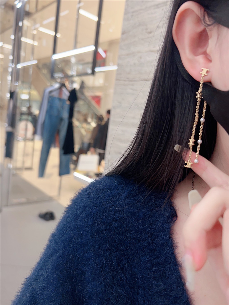 Ce1i*e three-dimensional arc de triomphe pearl earrings