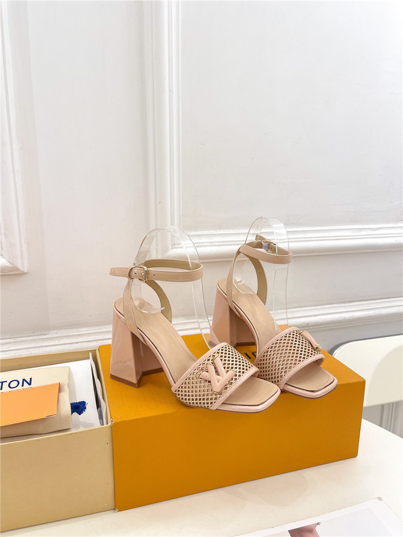 l0vis Vvtt0n shake sandal in beige patent calfskin