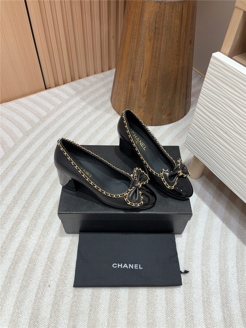 Ch**el bow chain trim ballet pumps in black leather