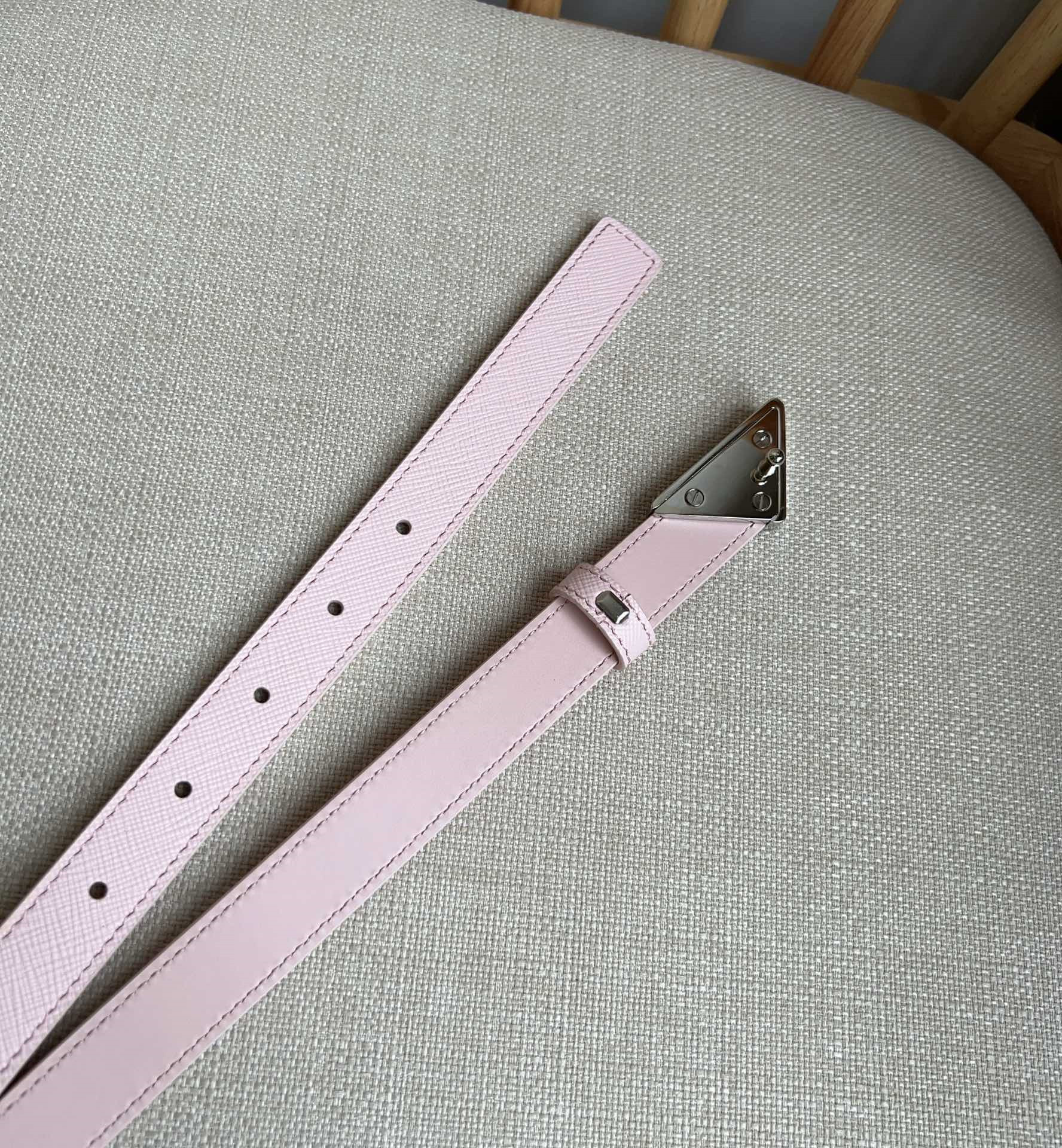 Pra*a triangle logo outline belt