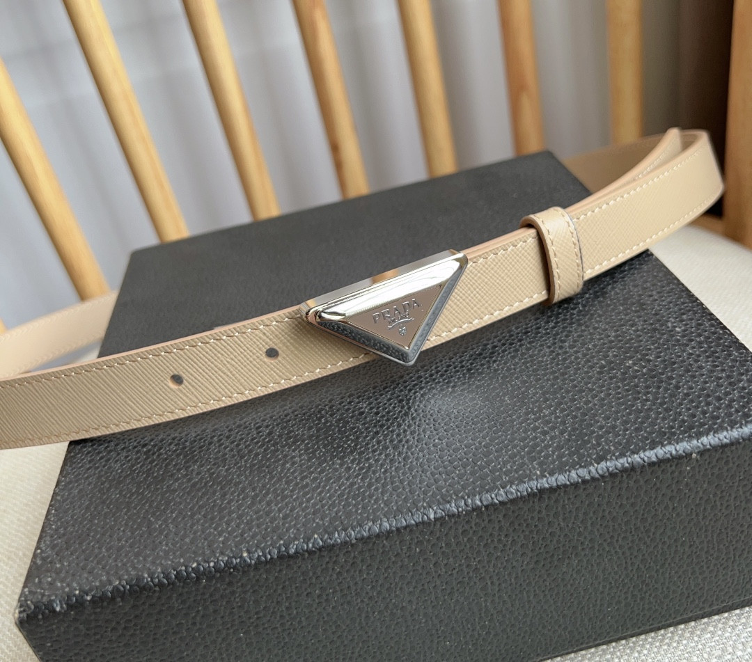 Pra*a triangle logo outline belt