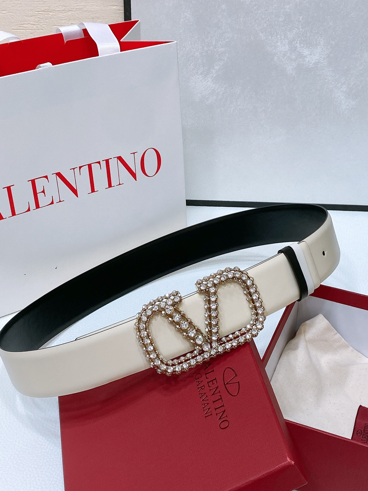 Va1e*ntin0 reversible calfskin belt