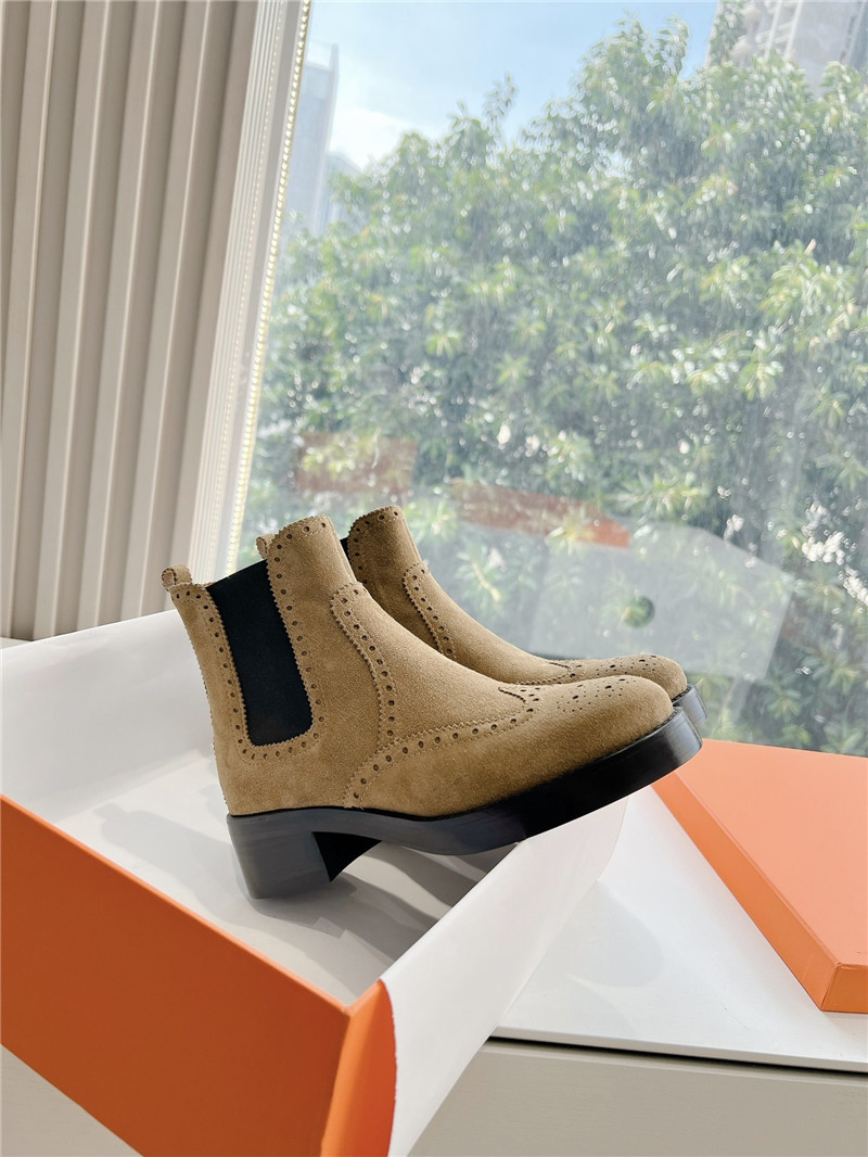 H**me5 beige suede chelsea boots
