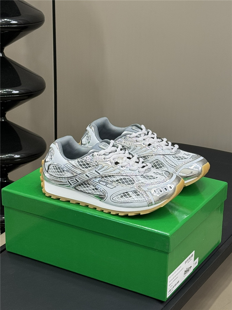 b0tt*ga Ven*ta orbit sneakers silver