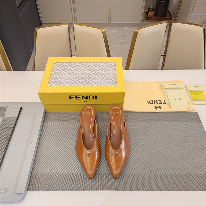 F**di ffold low-heeled mule pumps beige leather