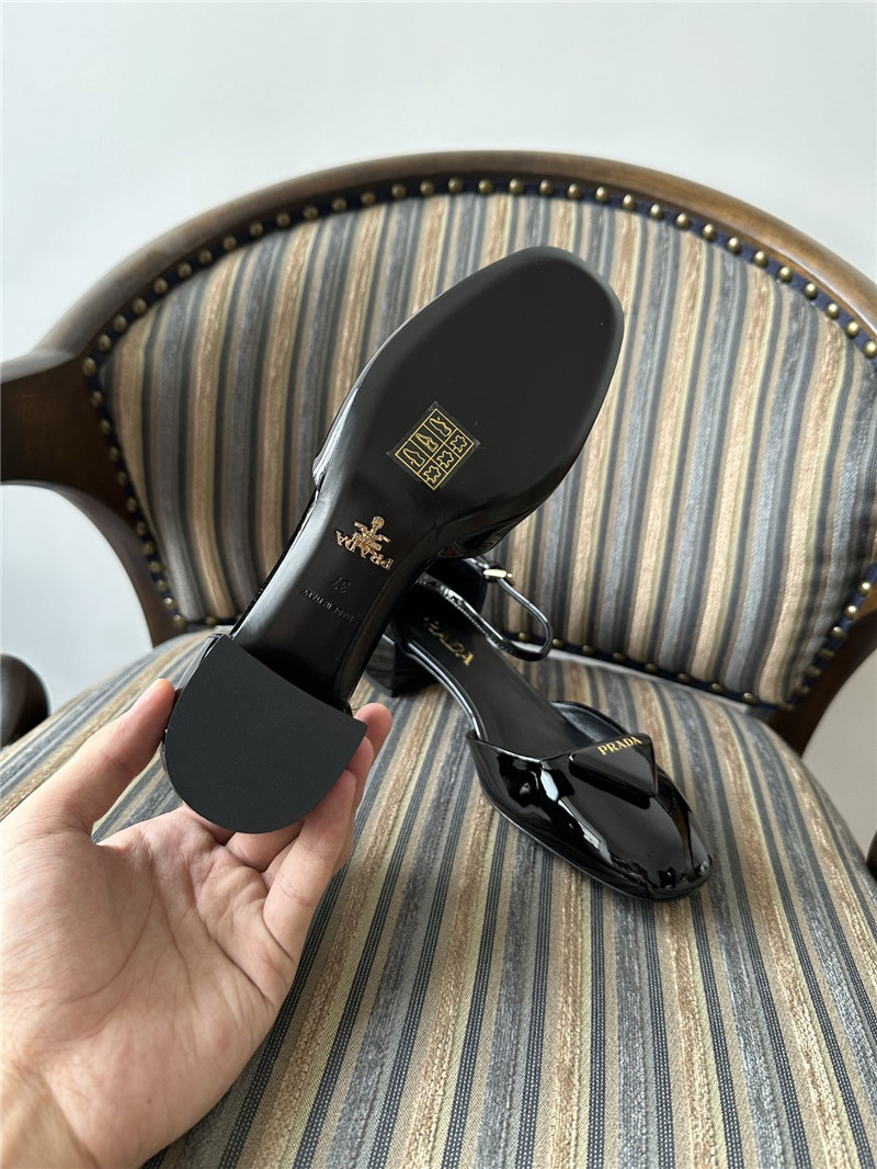 Pra*a black patent leather mary jane pumps
