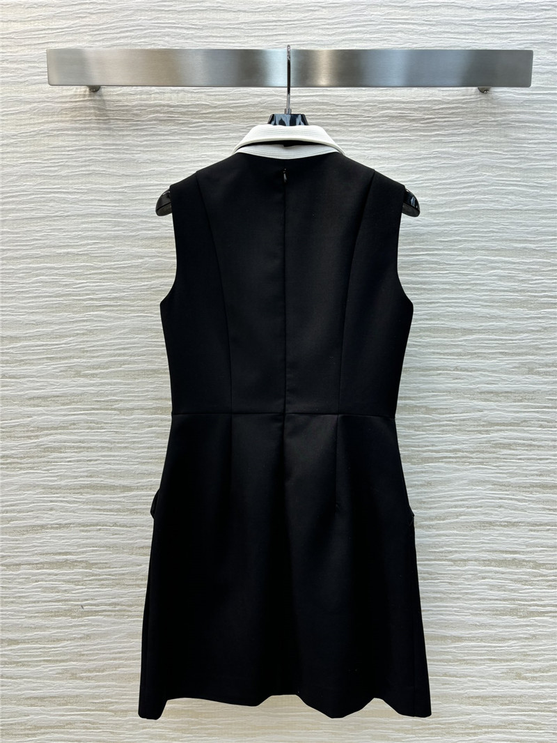 Va1e*ntin0 sleeveless dress replica clothing sites