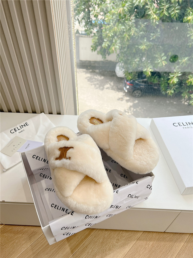 Ce1i*e cross fur slides triomphe in beige shearling