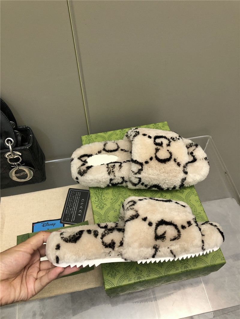 Gvc*1 monogram motif shearling slides natural
