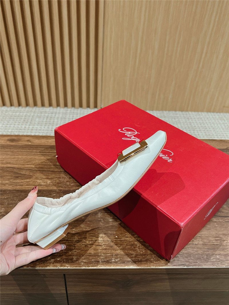 roger u1u1er belle u1u1er ballerinas in off-white leather
