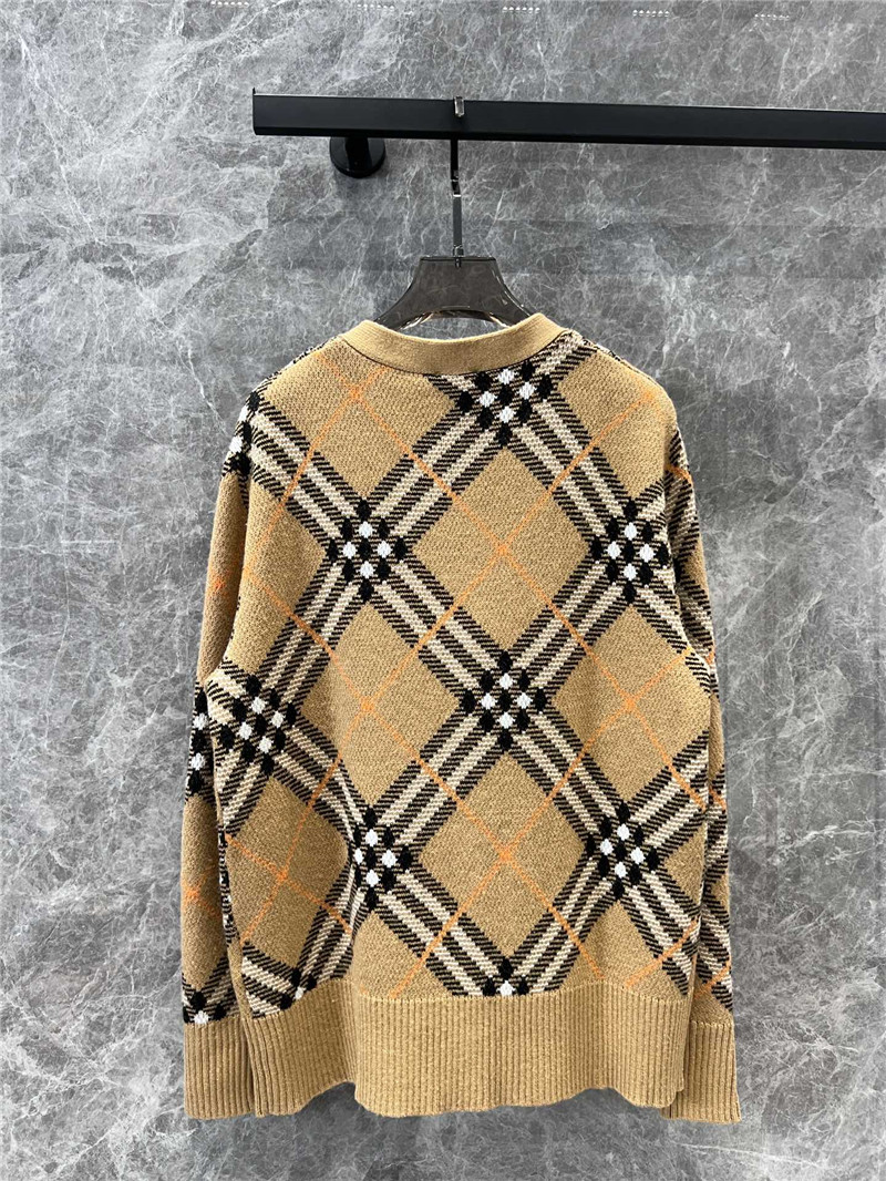 Bv*b*rry oblique check v-neck wool knitted cardigan replica clothes