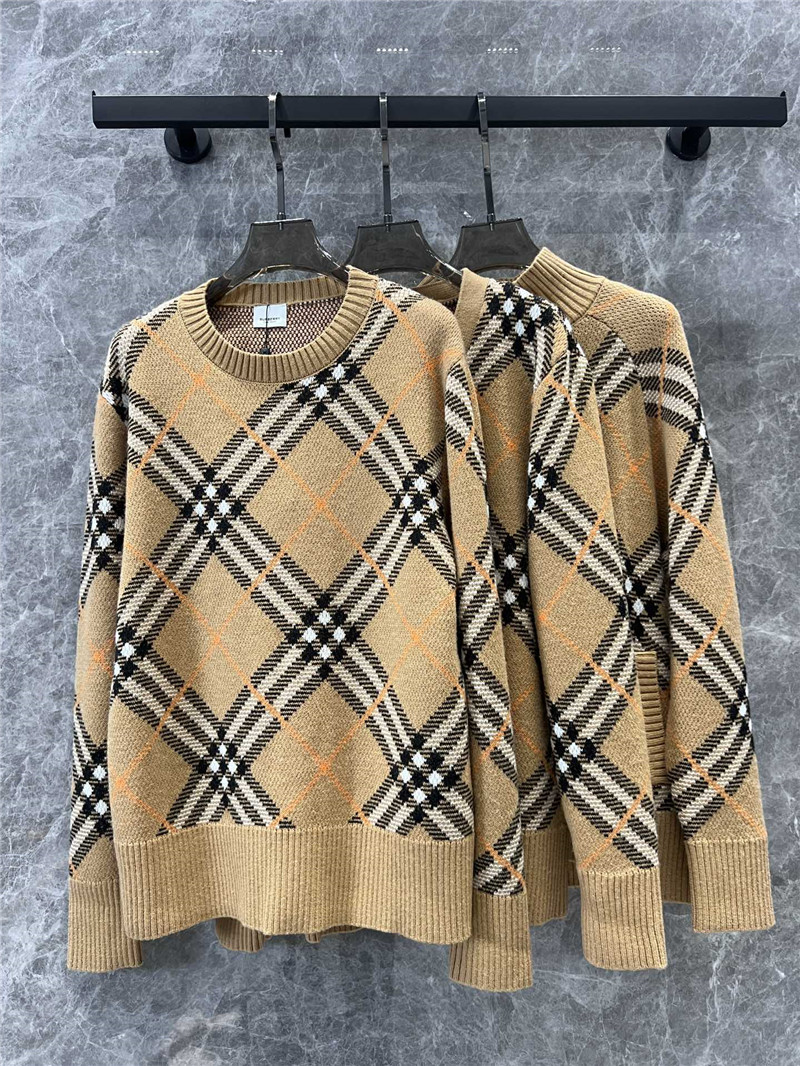 Bv*b*rry oblique check v-neck wool knitted cardigan replica clothes