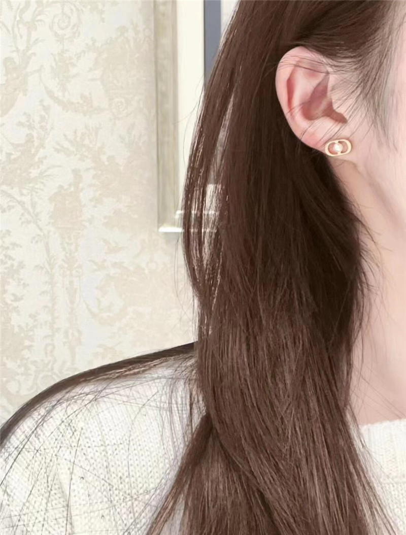 D10r cd pearl earrings