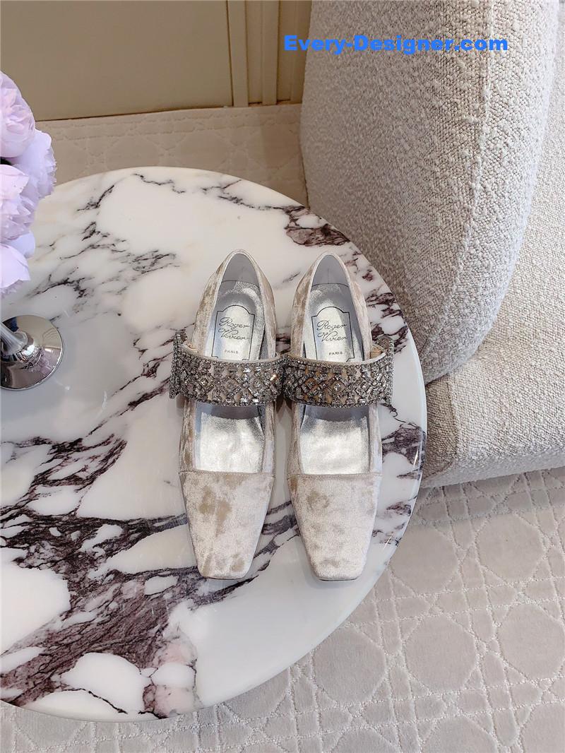 roger u1u1er belle u1u1er mary janes in natural velvet