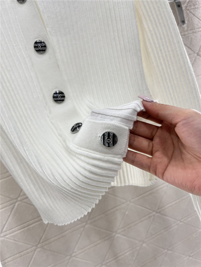 Ch**el logo-intarsia ribbed polo cardigan white