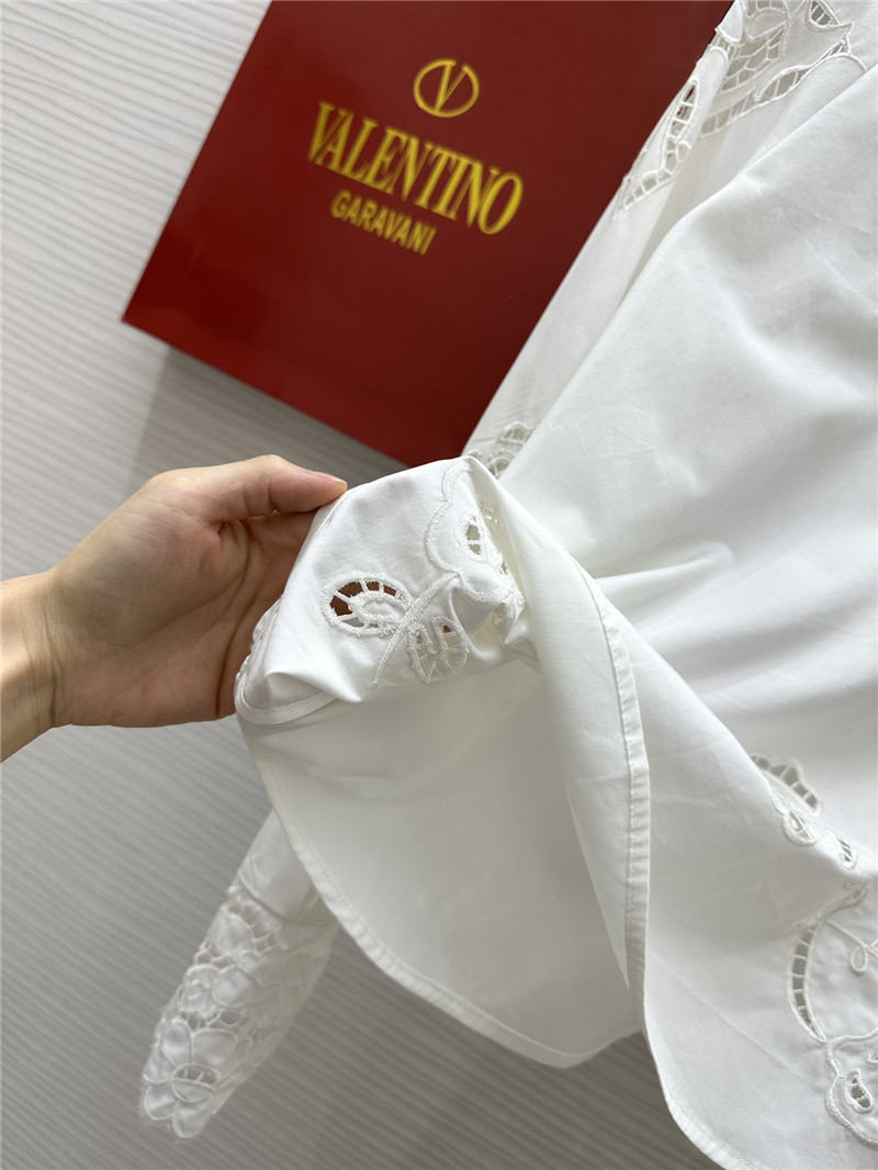 Va1e*ntin0 hollow embroidery round neck shirt replica clothing