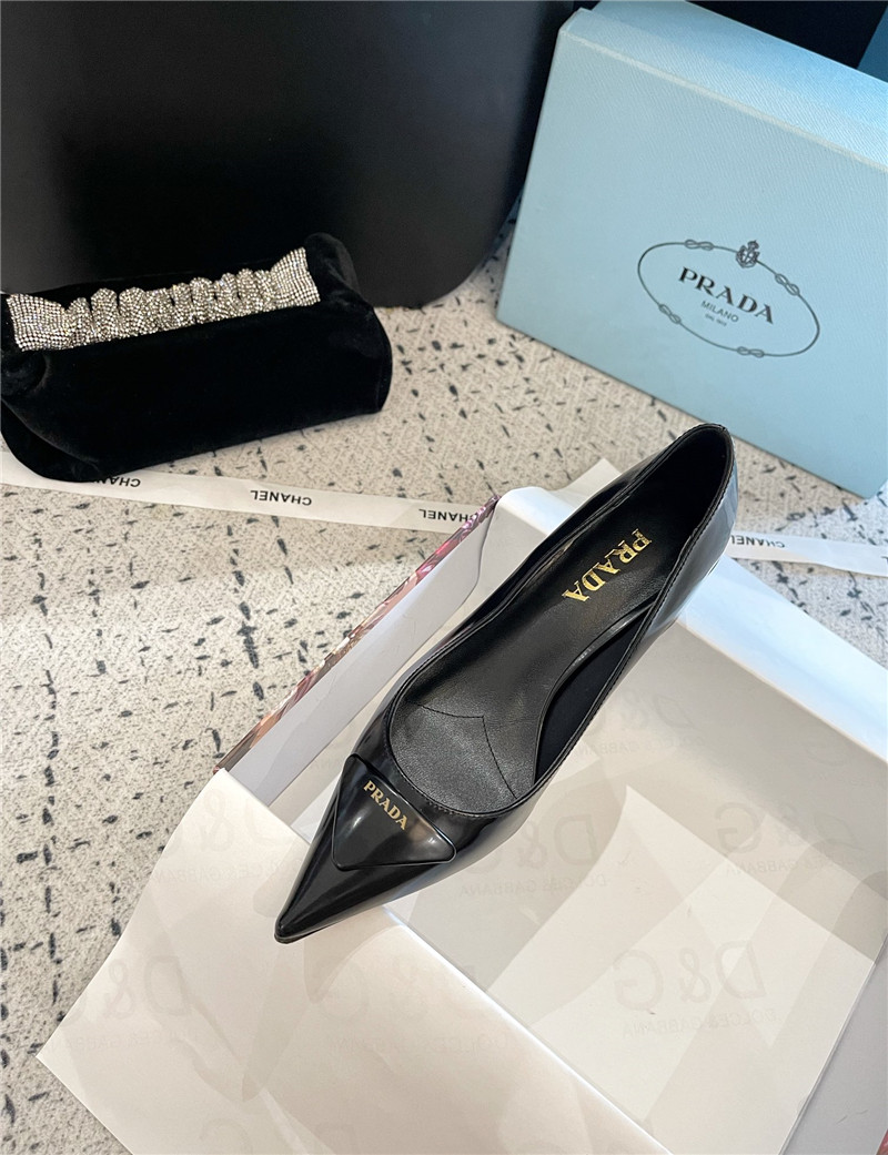 Pra*a triangle logo black brushed leather pumps