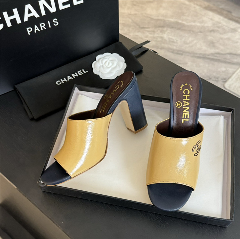 Ch**el beige pattern chunky heel mule sandals