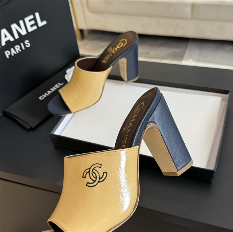 Ch**el beige pattern chunky heel mule sandals