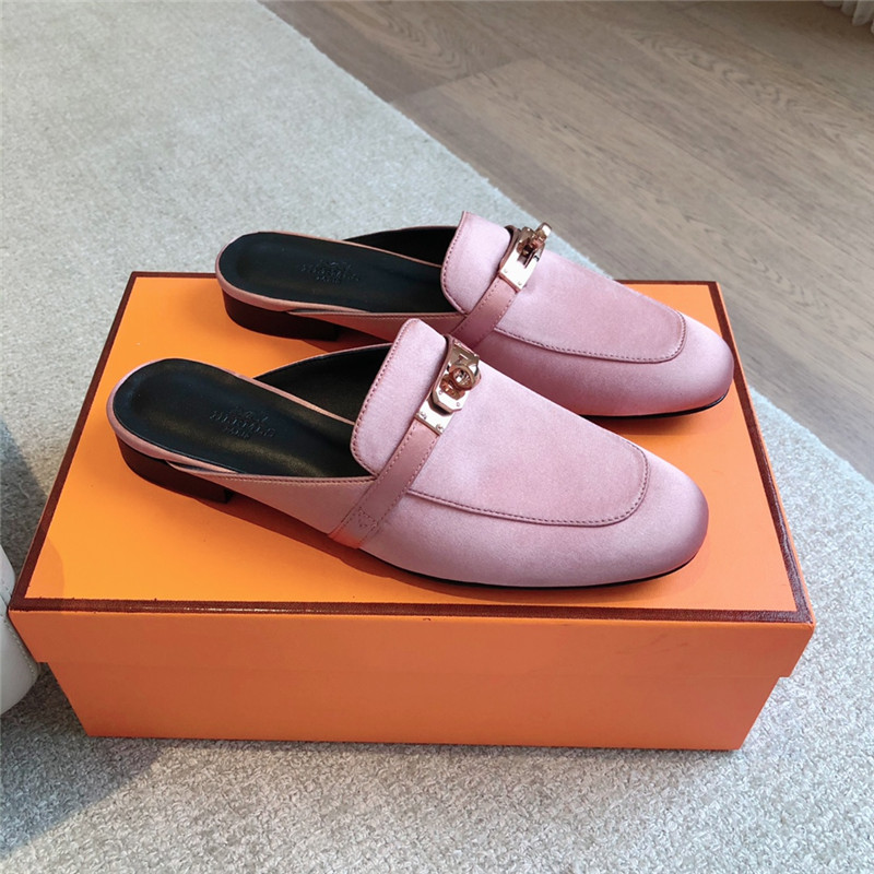 H**me5 kelly buckle oz mule in pink suede