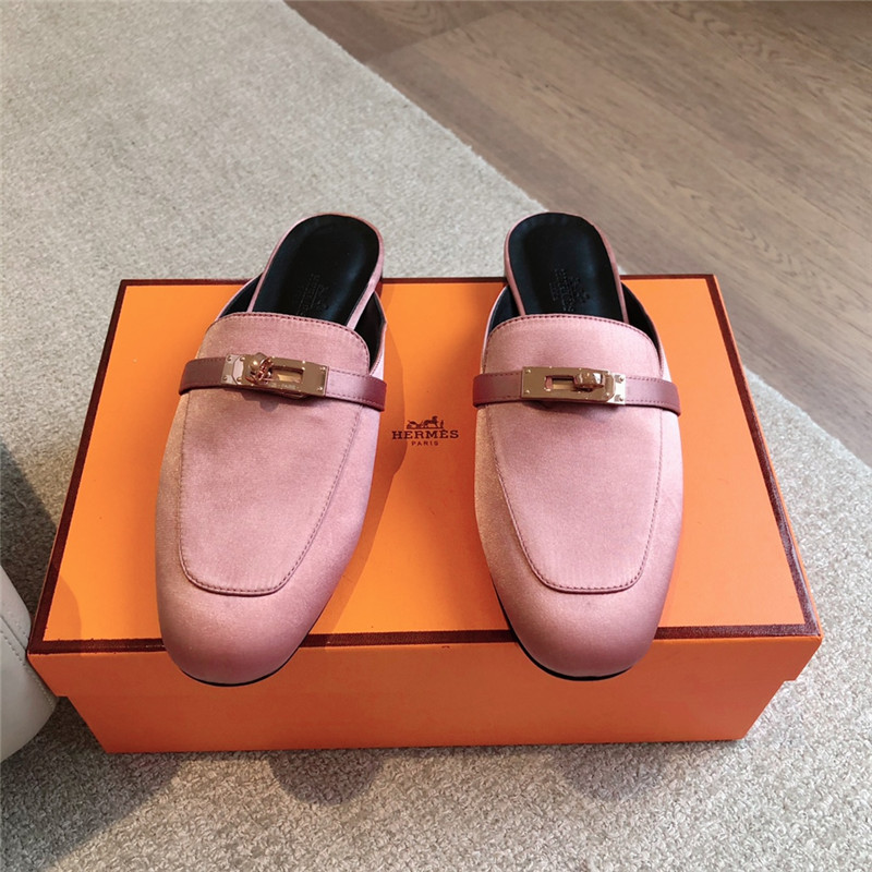 H**me5 kelly buckle oz mule in pink suede