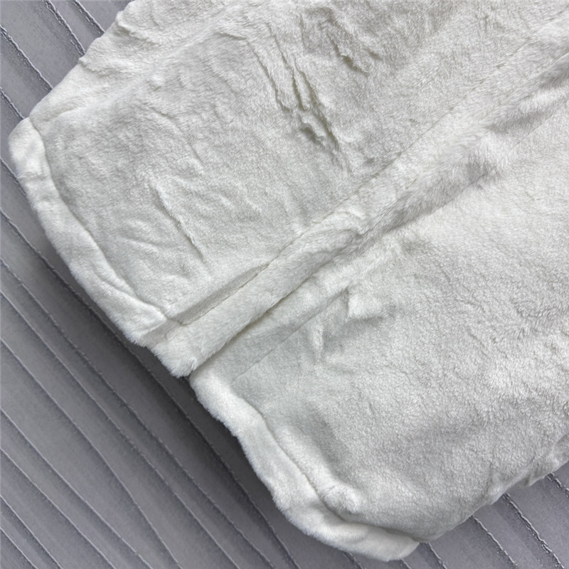 M1um1u vest