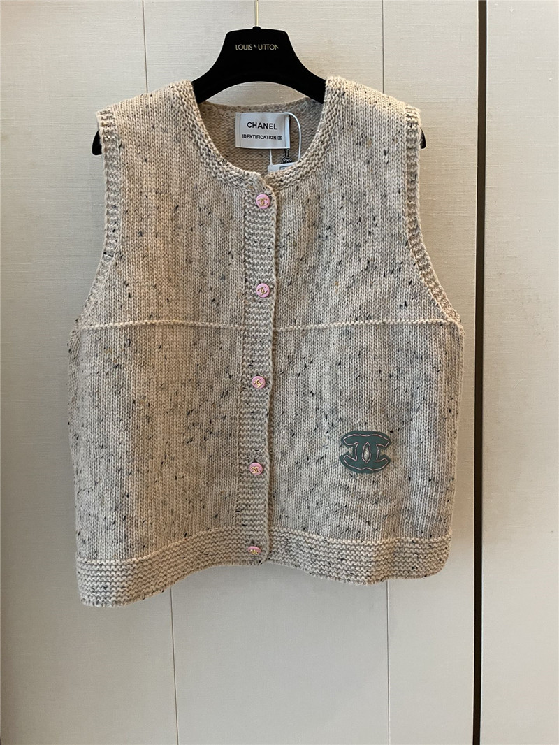 Ch**el vest