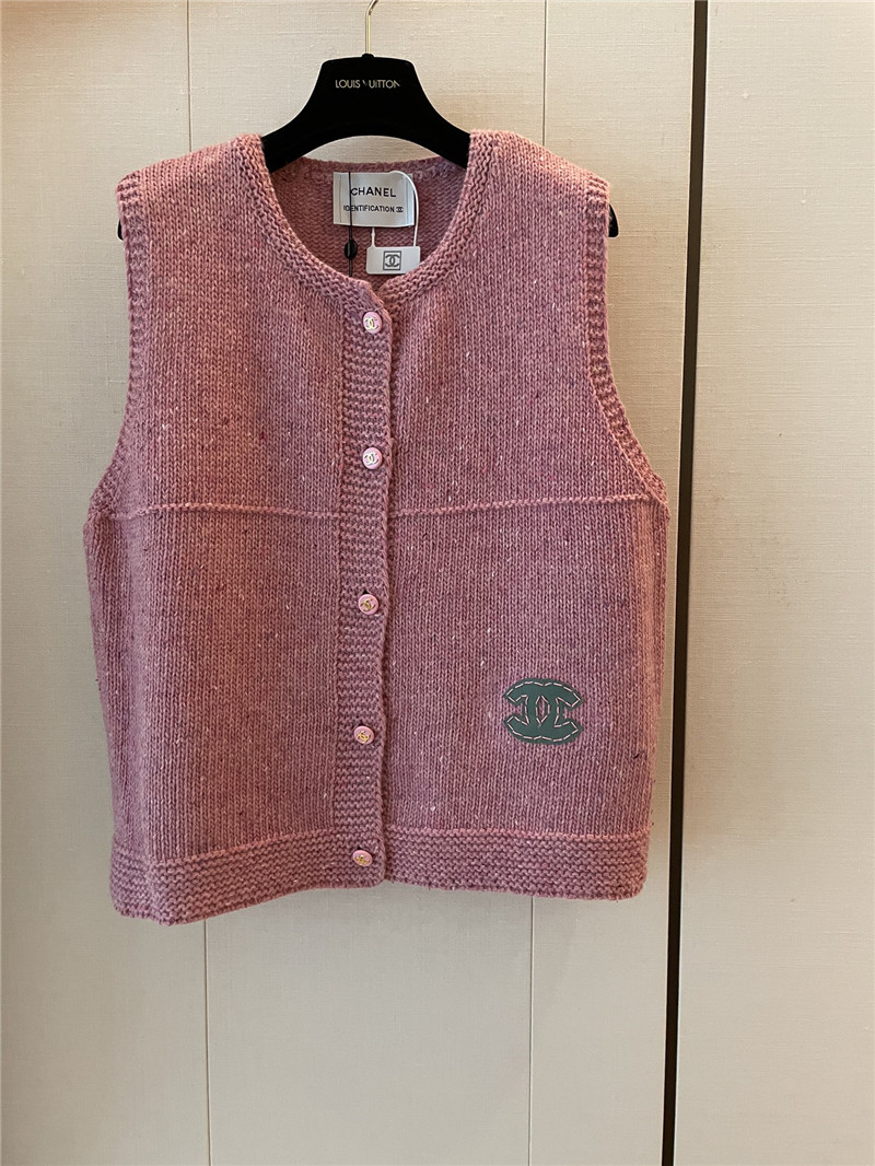 Ch**el vest
