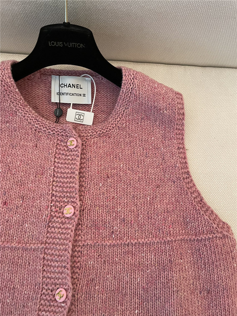 Ch**el vest