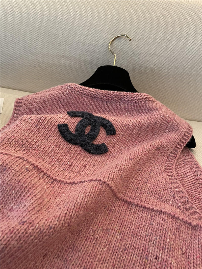 Ch**el vest
