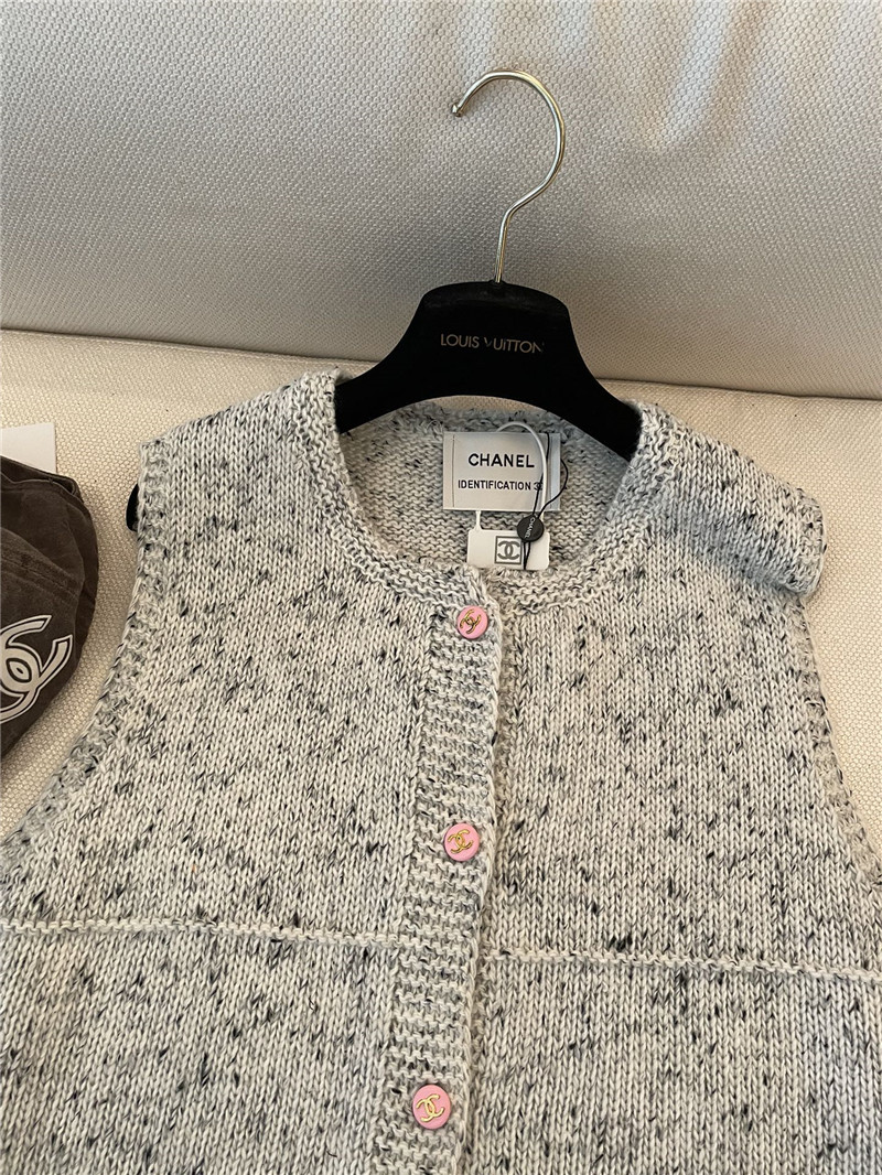 Ch**el vest
