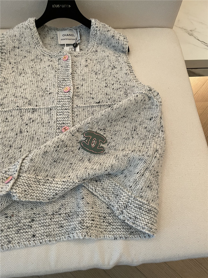 Ch**el vest