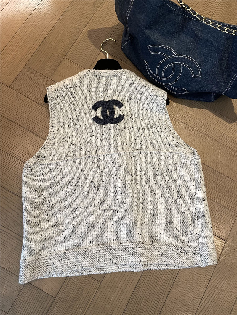 Ch**el vest