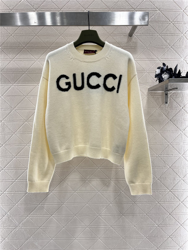 Gvc*1 logo intarsia wool jumper in ivory