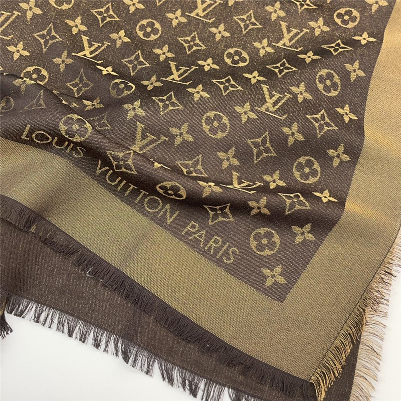 l0vis Vvtt0n lv gold and silver silk shawl