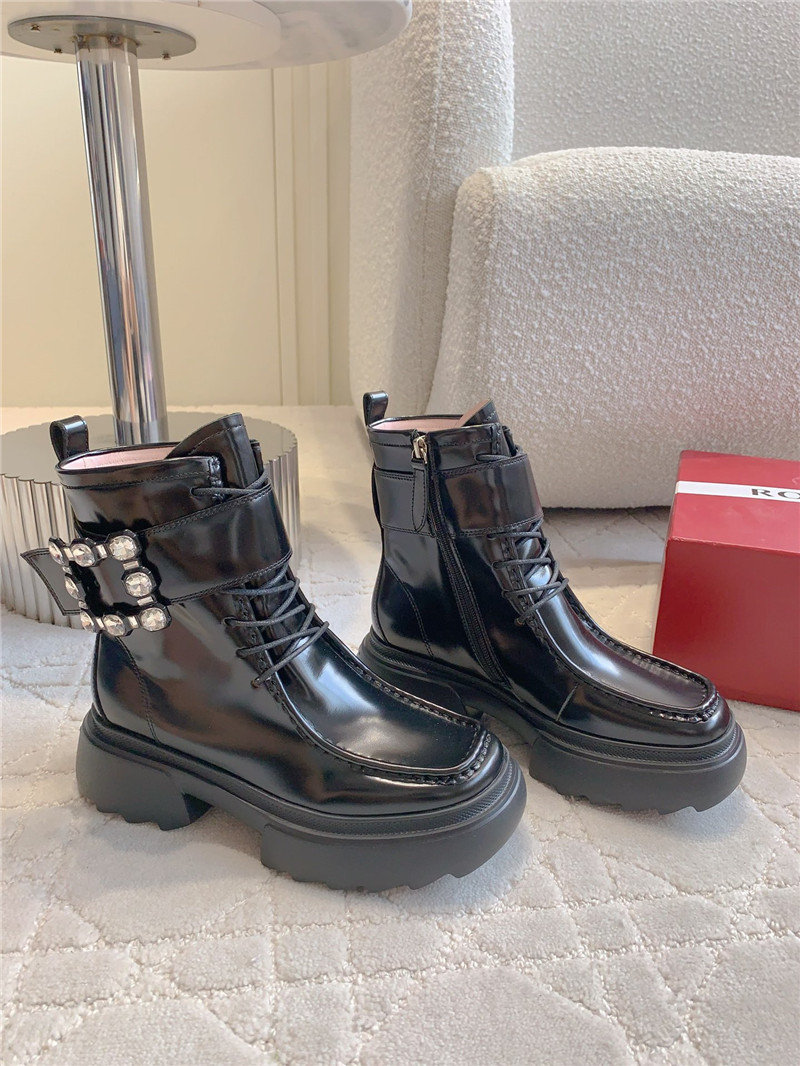 roger u1u1er d1am0nd buckle calfskin ankle boots