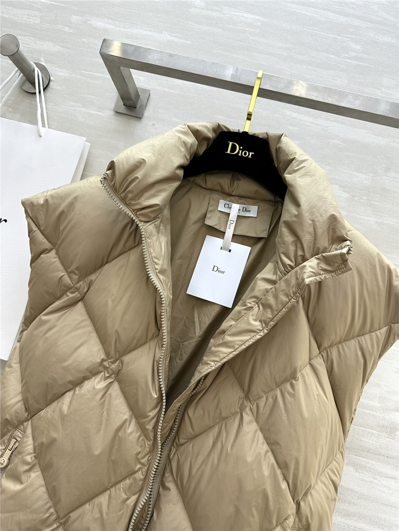 D10r quilted down vest
