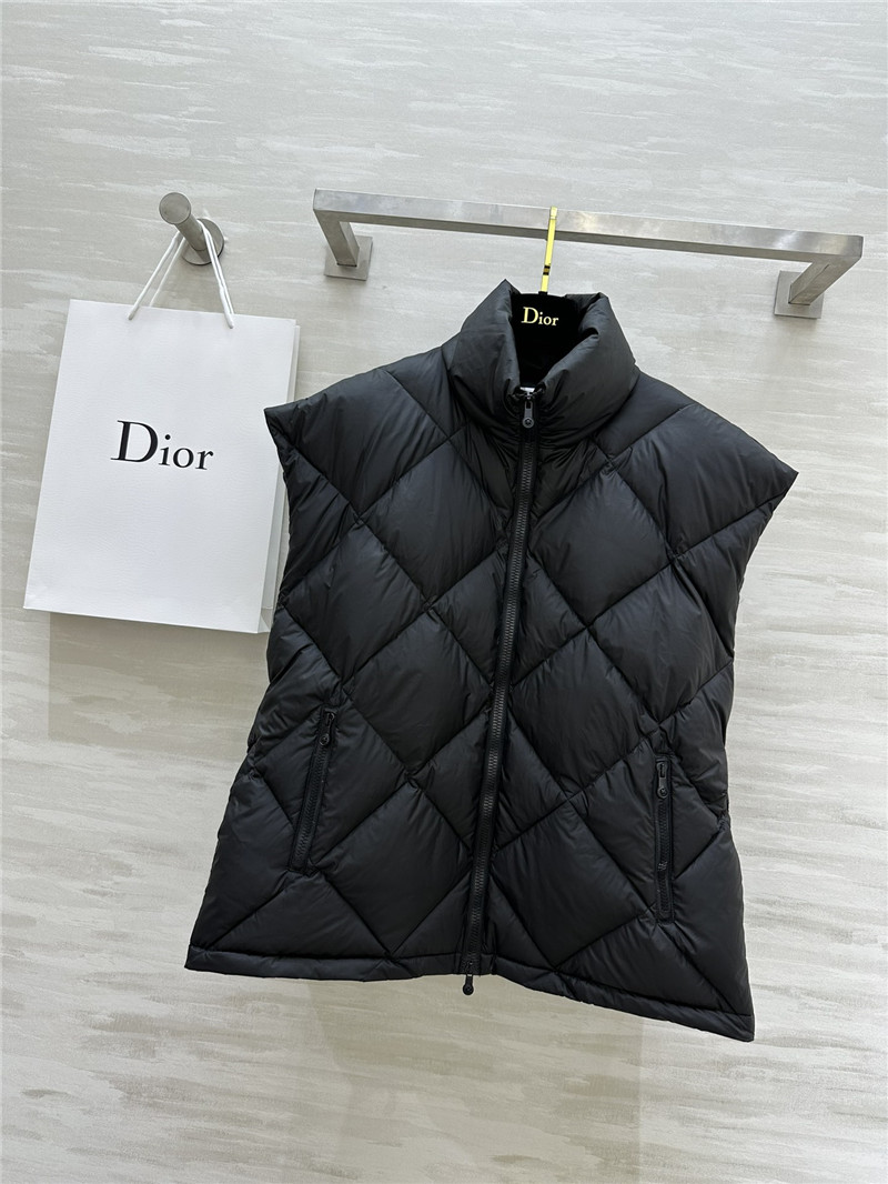 D10r black belted puffer gilet