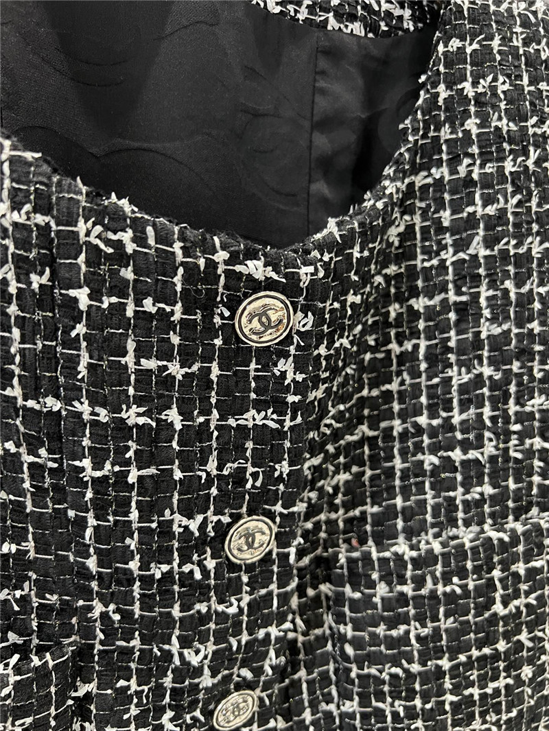 Ch**el short coat