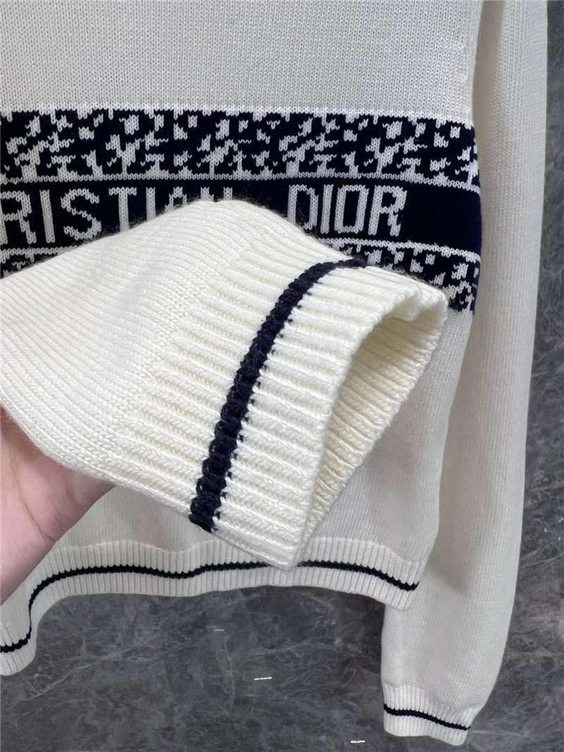 D10r logo trim contrast knit sweater in white