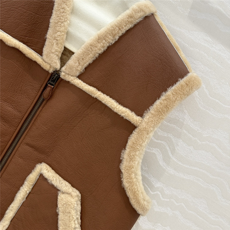 Ce1i*e fur vest