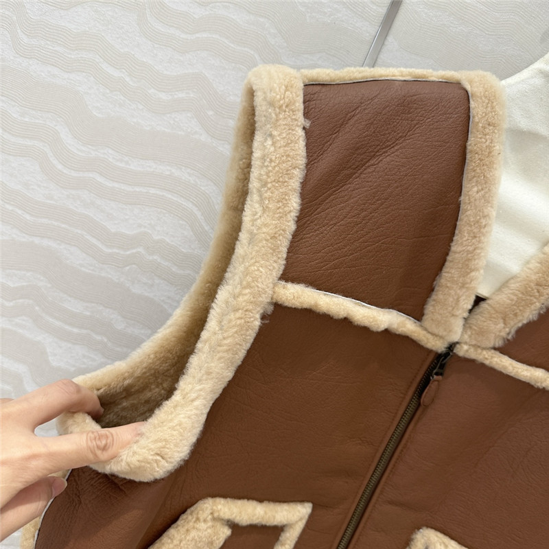 Ce1i*e fur vest