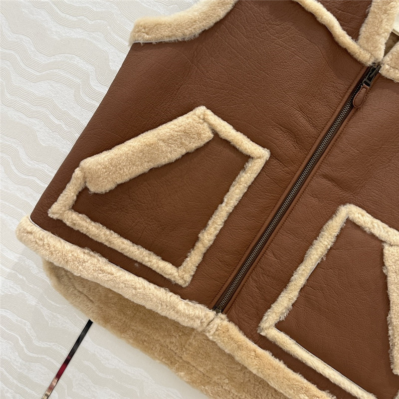 Ce1i*e fur vest