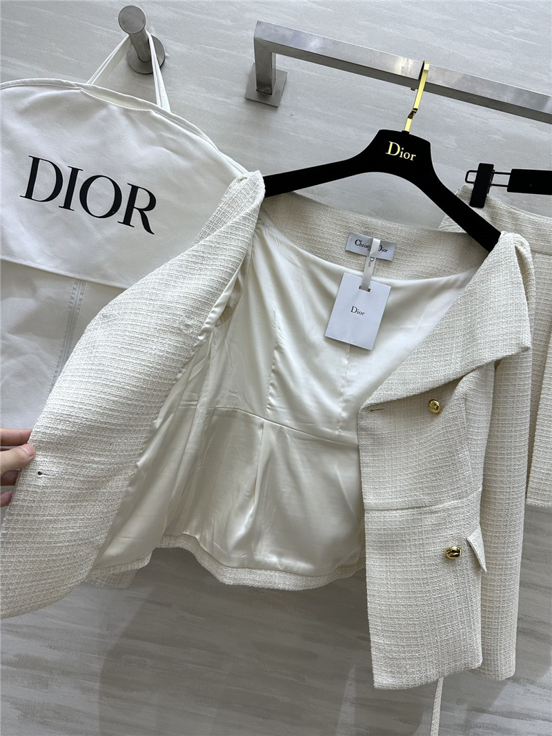 D10r woven suit